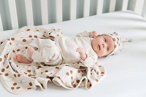 Image of MONICA + ANDY Mini Hospital Cuddle Box, 100% Organic Baby Clothes for Newborns & Infants, Coming Home Swaddle Blanket & Cap