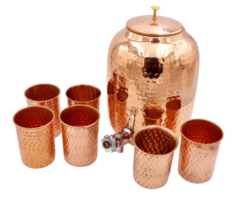 Dispensador de agua martillada de cobre puro con grifo, tanque de almacenamiento de agua de 8 litros + juego de 6 vasos, olla de agua ayurvédica para uso doméstico y de oficina, vasos hechos a mano
