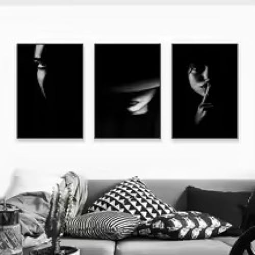 Décoration murale femme sexy noir et blanc pour habiller un mur vide de salle de bain