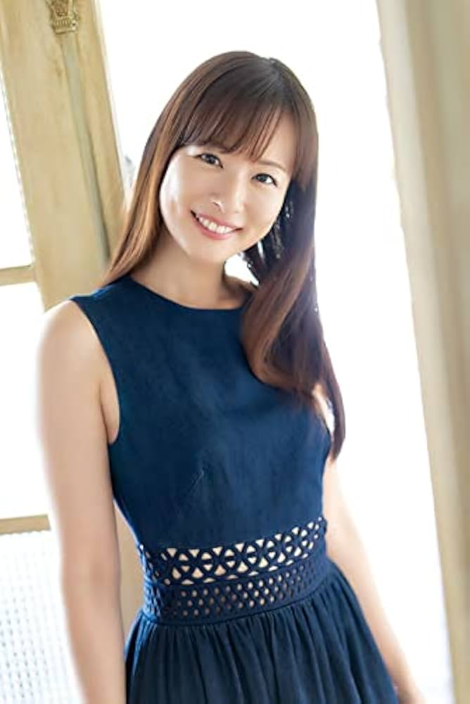 Amazon | 2022年 トライエックス 皆藤愛子 カレンダー 壁掛け CL-184