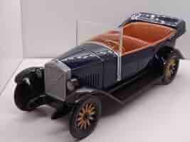 Amazon.co.jp: VOLVO JACOB 1927 フィンランド製 ボルボ : おもちゃ