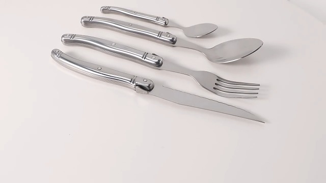 Amazon.co.jp: Yobuisg 銀器セット、ラギオール シルバー 食器
