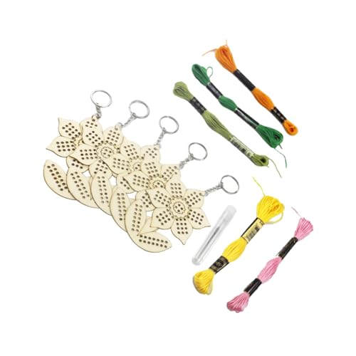 Punto de cruz en llavero de madera girasol para decorar tus bolsos con manualidades