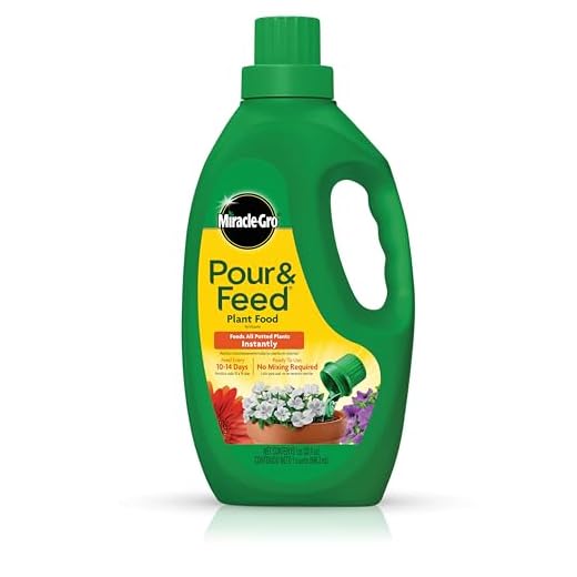 Miracle-Gro Pour & Feed Plant Food, Fertilizer Instantly Feeds Live Plants, For Outdoor & Indoor Plants in Containers, 32 oz.