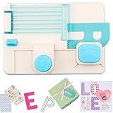 mini perforatrice alphabet Mini tableau de perforation : ce système de perforation crée des lettres majuscules et vous permettra d'ajouter des lettres, des mots, des phrases et des titres à tous vos projets d'artisanat en papier en un rien de temps. Pour une touche amusante à vos lettres ou chiffres, perforez une lettre ou un chiffre en double et ajoutez une ombre à votre mot ou titre. Vous allez adorer la taille compacte de cette planche de perforation, elle est parfaite pour vos cours ou vos cultures. Vous êtes sûr de faire des envieux de tous vos amis