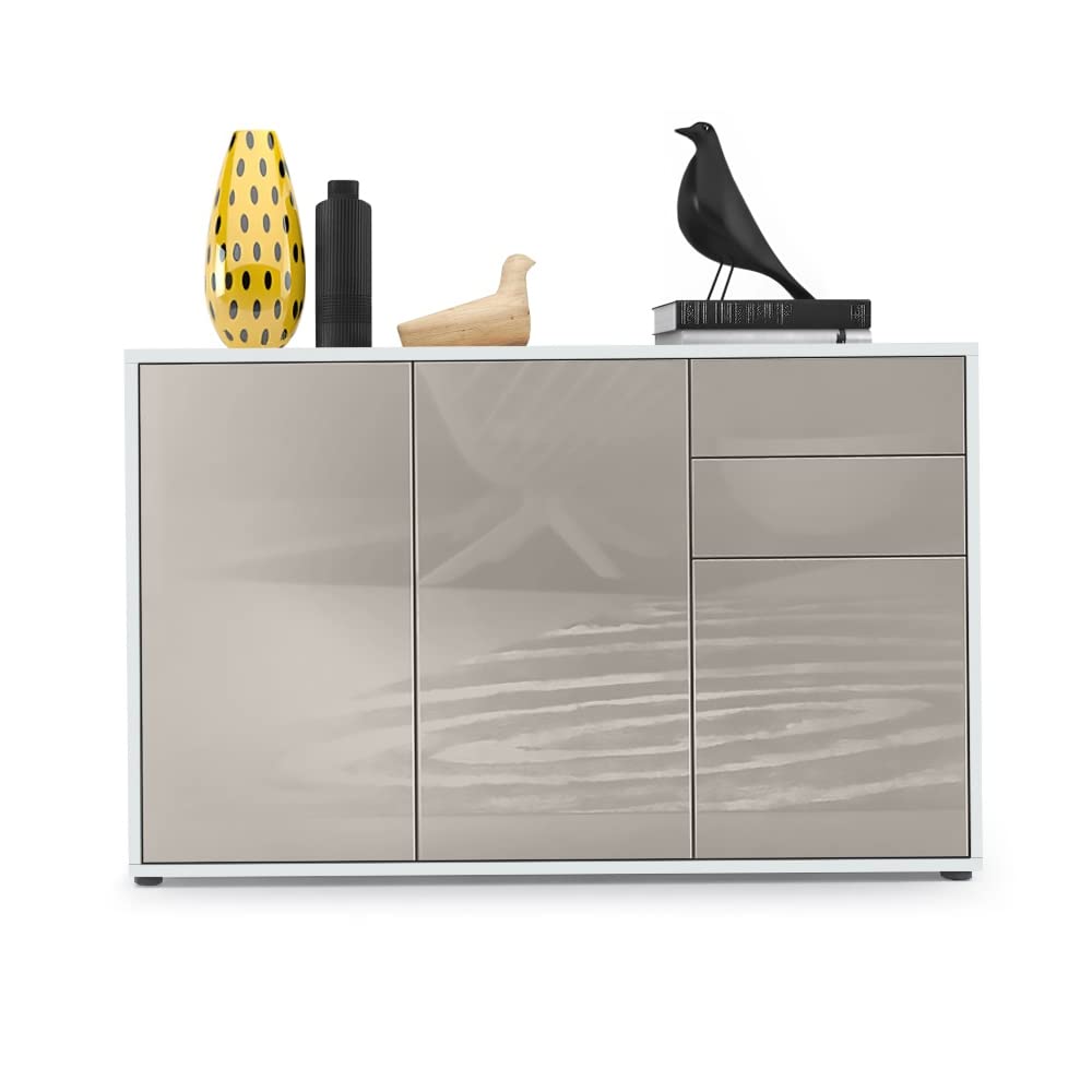 Vladon Sideboard Ben V3, Kommode mit 3 Türen und 2 Schubladen, Weiß matt/Sandgrau Hochglanz (117 x 74 x 36 cm)