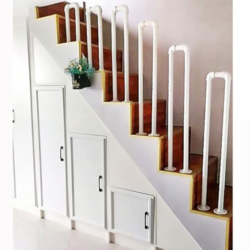 Rambarde d'escalier en fer forgé au design décoratif intemporel