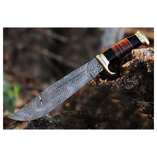 16" Long hand forged Damascus steel Hunting Bowie Knife, Bull horn and wood scale with Brass finger guard & Pommel, Cow Hide Leather sheath with belt loop