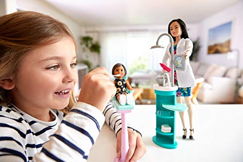 Barbie Quiero Ser Dentista, muñeca Morena con niña y Accesorios (Mattel FXP17) Multicolor