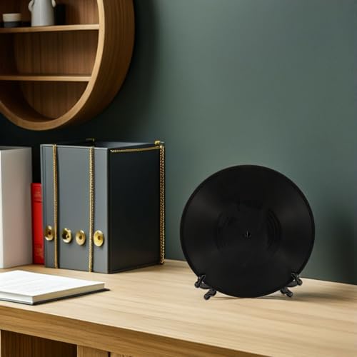 Discos de vinilo vintage con soporte para solucionar paredes vacías en oficinas 5