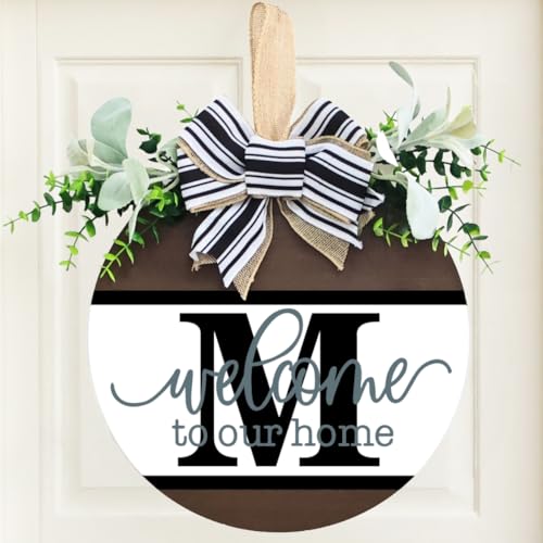 Personalized Last Name Welcome Sign with 26 Initial Letter Welcome Sign for Front Door Porch Farmhouse Decoration, Durable Wood Hanging Plaque for Year-Round Curb Appeal (M)