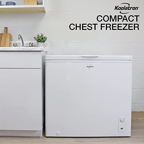Koolatron Large Chest Freezer, 7.0 Cu Ft (195L), White, Manual Defrost Deep Freeze, Storage Basket, Space-Saving Flat Back, Stay-Open Lid, Front-Access Drain, For Basement, Laundry Room, Cottage #TOP1