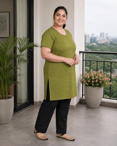 Image of In Love Women's All-Over Printed Cotton Plus Size Longline T-Shirt with Pockets