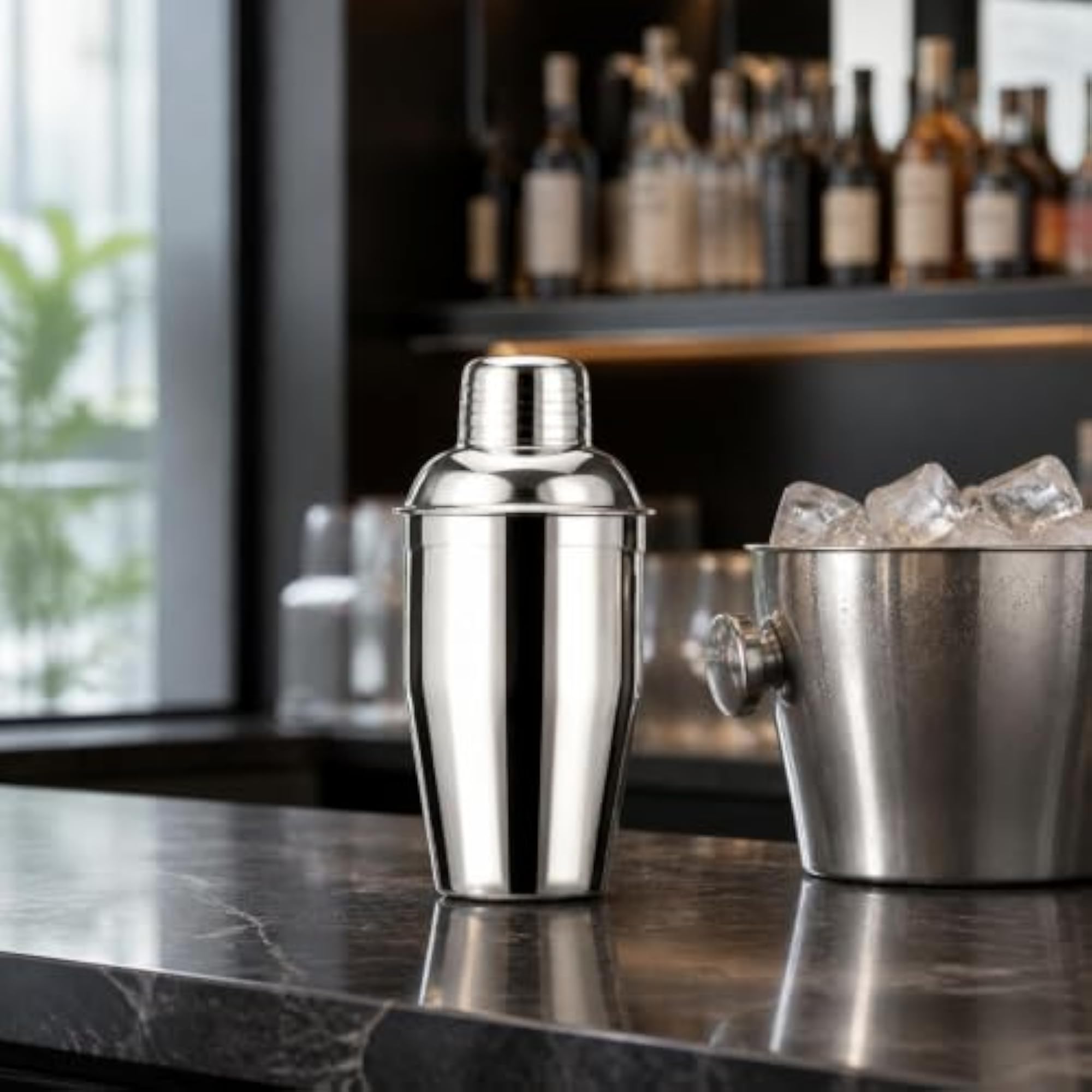Leak-Resistant Shaker with Built-Pour Guard for Bartenders