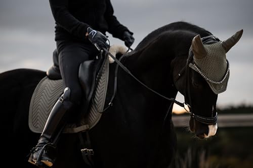 Equimour Dressurschabracke Classic Sage – Satin Schabracke für Pferde, anatomisch, atmungsaktiv mit Bamboo Lining & Glitzerborde, veganes Leder-Patch, edles Reitzubehör für Dressur