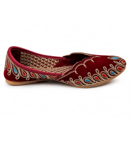 Image of Women's Maroon Velvet Ethnic Jutti Mojari