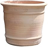 Terracota de alta calidad de Grecia, cada maceta es un ejemplar único | Drenos de agua en el suelo para evitar la acumulación de humedad