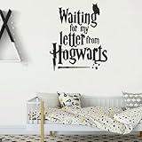ビニールウォールアートデカール - ホグワーツ魔法魔術学校からの私の手紙を待っています - 55.9 cm x 48.3 cm - ハリーポッターに触発された引用 子供 小さな子供 ホーム アパート 寝室 保育園 プレイルーム デイケア装飾