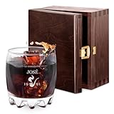 Lavable au lave-vaisselle : Ce verre a whisky personnalisé est pratique et facile à entretenir, car il peut être lavé au lave-vaisselle. Un verre whisky personnalisé parfait pour un cadeau original homme, combinant style et fonctionnalité pour un usage quotidien.