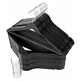 Ces cintres sont doux au toucher. Ils n'abîment pas les tissus délicats et empêchent les vêtements de glisser. Même les vêtements en soie sont suspendus en toute sécurité, sans plis