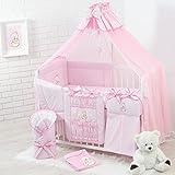 GARANTIERTER SCHUTZ FÜR IHR KIND - Das Baby Bettwäsche-Set enthält eine superweiche Babydecke und ein Kopfkissen und ein funktionales Bettnestchen, welches an den Bettseiten befestigt werden kann.