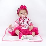 Babypuppe Größe: 55 cm (22 Zoll); Gewicht: ca. 1,5 kg (3,3 lb). Die Puppe ist handgefertigt . Erfüllt die Sicherheitsanforderungen von ASTM F963 und EN71 ab 3 Jahren.