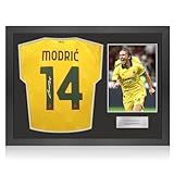 Exclusive Memorabilia Camiseta del Milan 2025-26, Tercera equipación, firmada por Luka Modric. Marco icónico.