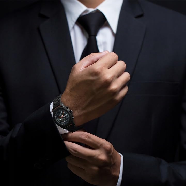 FOREVER Smartwatch SW-800 on a runner's wrist, tracking activity.