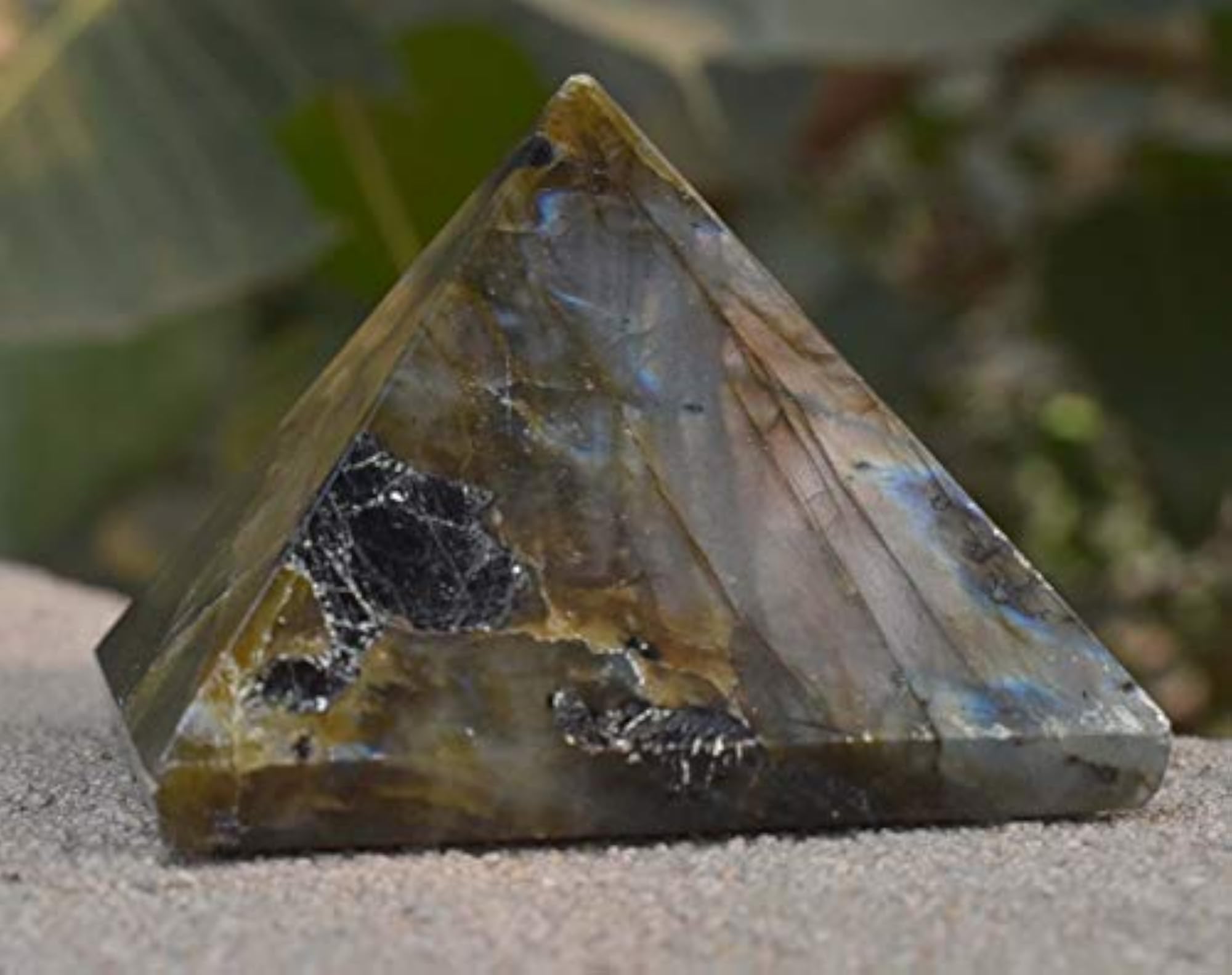 Labradorite Pyramid Energy Home Décor Crystal, Natural Vastu Healing
