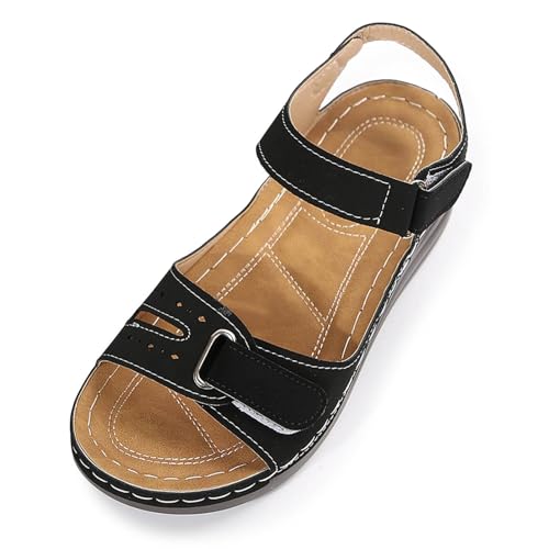 Pieds larges soulagés avec les sandales et mules plateforme
