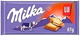 Chocolate con leche cubierto de galletas LU de la marca Milka, en una tableta de 87 g