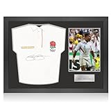 Exclusive Memorabilia a organisé des séances de dédicaces avec les plus grandes célébrités et sportifs du monde, dont Eric Cantona, Lamine Yamal, Tadej Pogacar, Mike Tyson et Pele.