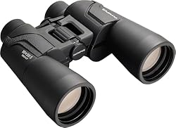 Prismáticos Olympus 10x50 S con correa, funda y 15...: Campo de visión gran angular óptimo para seguir a los sujetos que se mueven a gran velocidad: encuentra a un sujeto más rápido con un campo de visión de tus alrededores más amplio, mientras disfrutas de detalles definidos y colores naturales brillant...