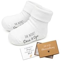 Amari® Babysocken Geschenkset – „Ihr werdet Oma & Opa“ – Schwangerschaft verkünden mit süßer Geschenkbox – Perfektes Baby Geschenk für werdende Großeltern