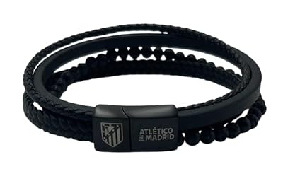 Pulsera de piel color negro del Atlético de Madrid. Varias tiras trenzadas y lisas en cuero 100% vacuno. Cierre de seguridad con imán. Se entrega en caja negra con el Escudo en color plata. | Ya disponible en tu tienda friki favorita! En mundofriki.es!