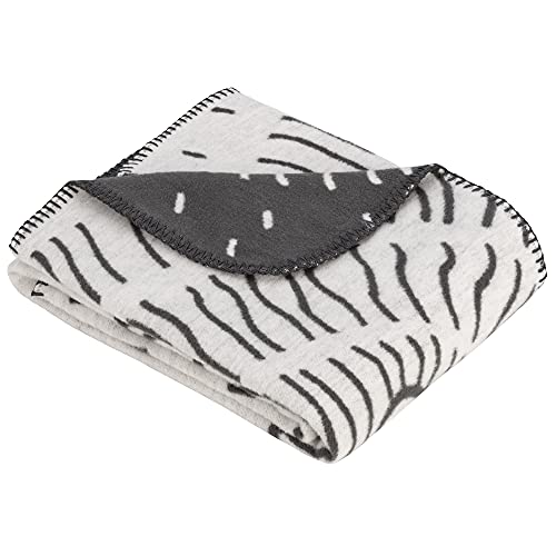 s.Oliver Babydecke 070x100 cm - Schmusedecke grau Kinderdecke Löwe, kuschelig weich und angenehm wärmend