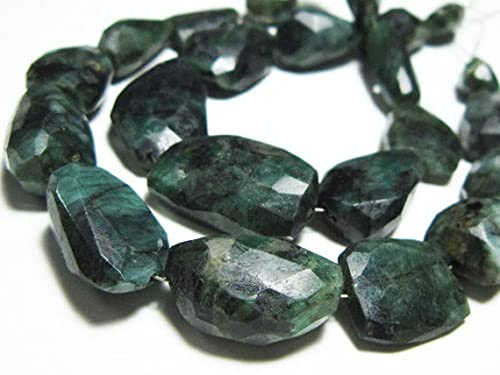 Émeraude brute de qualité supérieure en grands nuggets facettés pour haute joaillerie