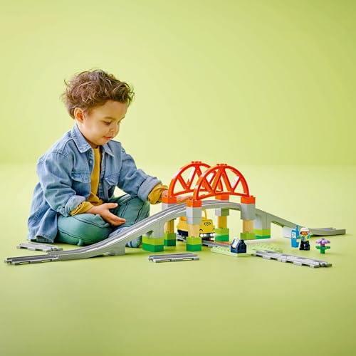 DUPLO Pack di Espansione Ponte e Binari Ferroviari Giocattolo - Giochi Didattici con 8 Pezzi di Rotaie, Ponte, Barriera e Mattoncino Interattivo - Regalo per Bambini e Bambine da 2 Anni - 10426 - Lego - Immagine 9