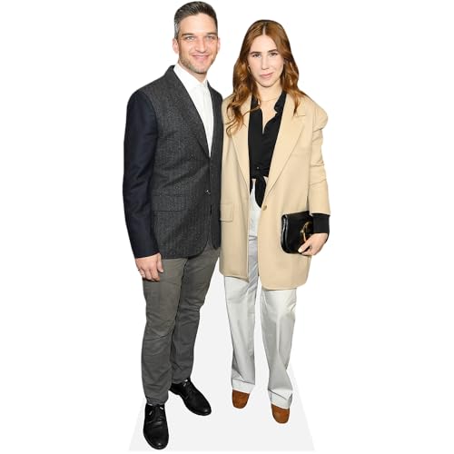Evan Jonigkeit and Zosia Mamet (Duo) Mini-Prominente Ausschnitt für 32,97 EUR (-6%) statt 26,50 EUR bei amazon.de Bild: Evan Jonigkeit and Zosia Mamet (Duo) Mini-Prominente Ausschnitt für 32,97 EUR (-6%) statt 26,50 EUR bei amazon.de