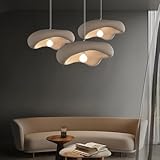 ● Le design: Le luminaire en forme de nuage est fabriqué à partir de plastique écologique. Sa surface présente une texture granuleuse délicate qui lui confère un aspect haut de gamme. Lorsqu'il est allumé, il diffuse une lumière douce et chaleureuse, alliant fonctionnalité et décoration artistique. Il s'intègre parfaitement au style minimaliste des intérieurs modernes