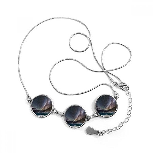 Pendentif rond astronomie et sa chaîne en maille fine au fini brillant durable