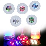 Las 4 luces superbrillantes se reflejan y magnifican perfectamente a través del recipiente transparente y el líquido.