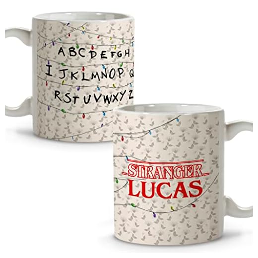 LolaPix Taza STRANGER personalizada con nombre. Regalos Frikis personalizados. Tazas personalizadas de cerámica. Varios diseños y colores de Interior. STRANGER