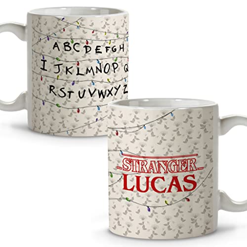 LolaPix Taza STRANGER personalizada con nombre. Regalos Frikis personalizados. Tazas personalizadas de cerámica. Varios diseños y colores de Interior. STRANGER