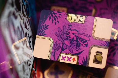 Asmodee - CODEX NATURALIS - Jeu de Société pour Enfants dès 8 Ans - Assemblez les Pages du Manuscrit - Jeu de Cartes Stratégique - Format Voyage - 2 à 4 Joueurs - 30 Min - Version Française - Bombyx