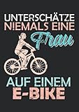 Notizbuch A4 liniert mit Softcover Design: E-Bike Geschenk Frau auf e-Bike Fahrrad Radfahrer Radtour: 120 linierte DIN A4 Seiten