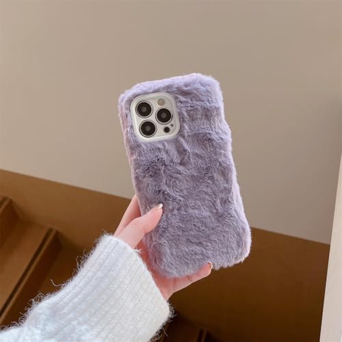 Coque peluche iPhone 12 Pro violette pour protéger l'objectif photo des rayures du sac