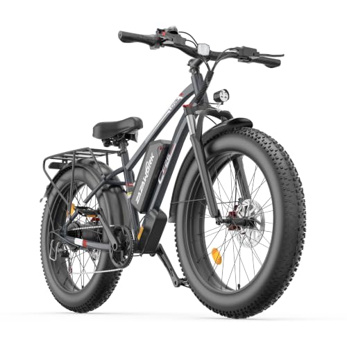 ⚙️ 【Motore potente con 62 Nm e cambio a 7 velocità】 Il motore con coppia fino a 62 Nm offre una spinta efficace nelle partenze, nelle ripartenze al semaforo e nei tratti in leggera salita, aiutandoti a pedalare con meno sforzo e più fluidità. Il sistema di cambio a 7 velocità consente di adattare facilmente la pedalata alle diverse condizioni di guida: più agilità nelle salite, più comfort in città e maggiore efficienza sui tratti pianeggianti. Questa combinazione è pensata per chi desidera una bici versatile, facile da usare e adatta sia ai principianti sia a chi usa l’e-bike con frequenza.