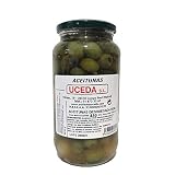 🌿 Tradicionalmente, las aceitunas se recolectaban a mano, ordeñando las ramas de los olivos y haciendo que cayeran sobre unas grandes mallas, llamadas tendales. , con el fin de que, al caer, el fruto no se deteriorase. La magia de las aceitunas de Campo Real se encuentra en la forma de su tratamiento y elaboración. Con ese respeto al fruto como ya hacían las gentes de antaño de todos los pueblos de la comarca, formando así la tradición del laborioso aliño y aderezo.