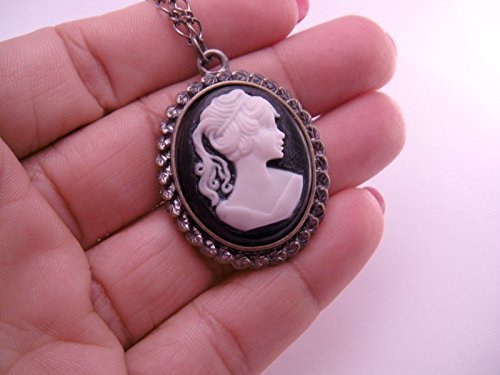 Miniatura 4 de Black and White Cameo Necklace Pendant on Scalloped Lace Bezel on 18 Inch Chain